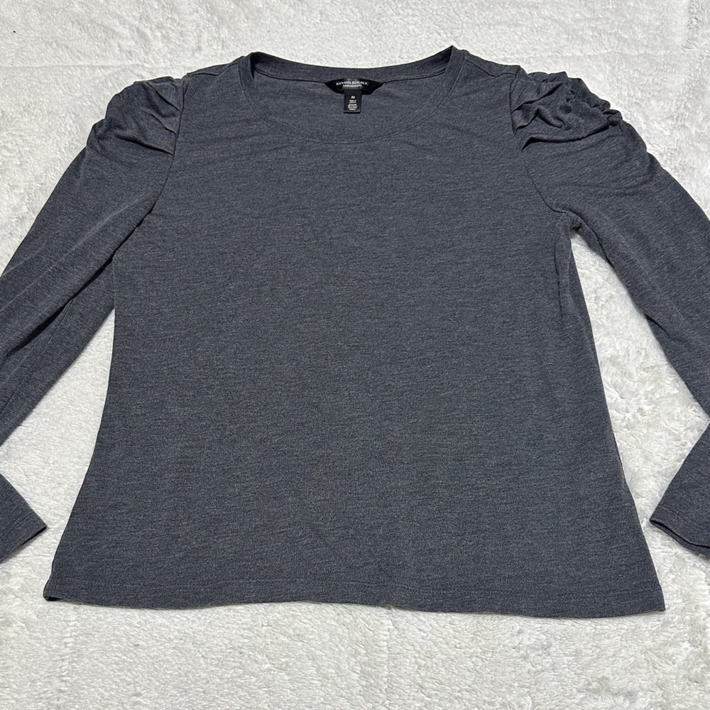 Banana Republic | size medium | gray long sleeve